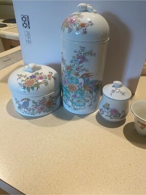 Vintage Elizabeth Arden Signed hand painted trinket containers and candle